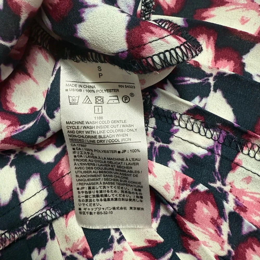 Banana Republic Black and Cream Floral Blouse with a peplum at the bottom size S - Picture 4 of 4